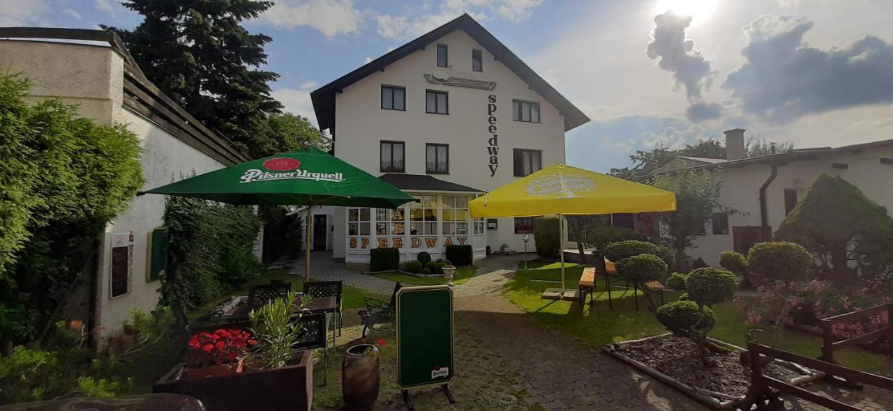 Penzion Speedway Mariánské Lázně Exterior foto